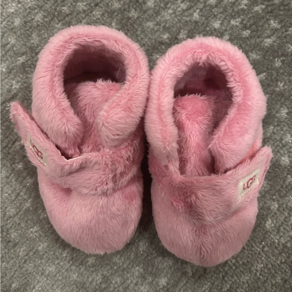 Baby UGG slipper booties - Picture 2 of 5